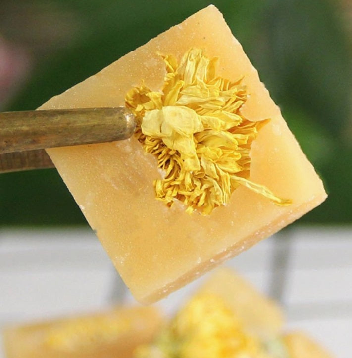 Gourmet Honey Sugar Cubes with flowers and fruit